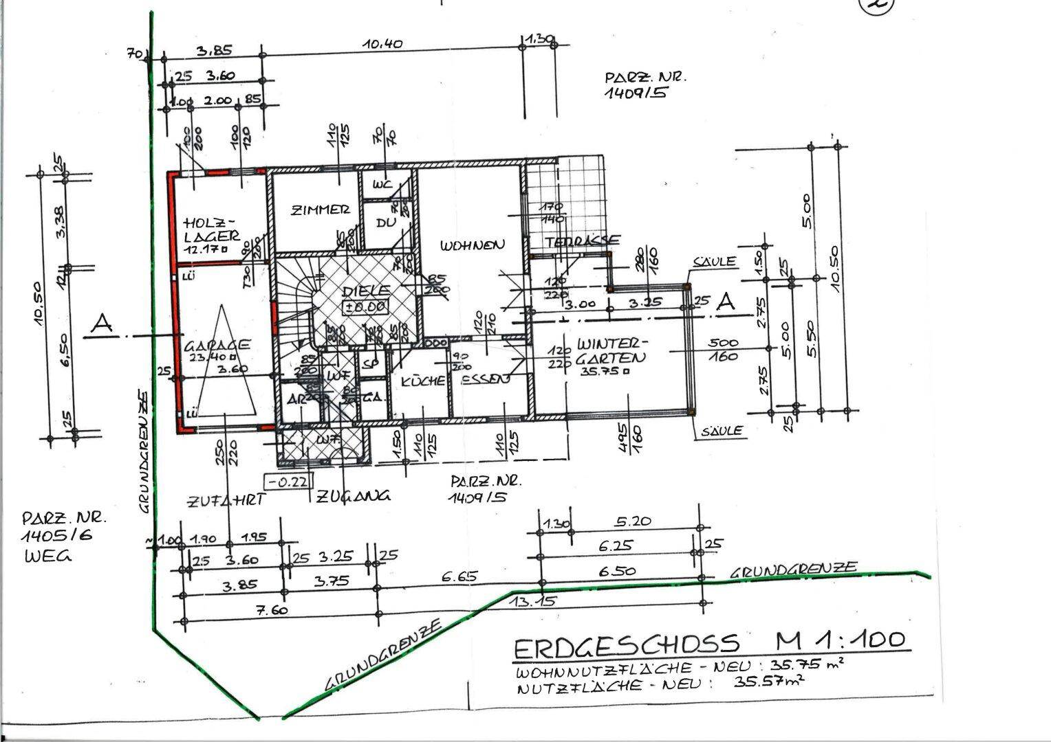 Detaillierter Grundriss des Erdgeschosses mit Garage, Wintergarten und Gartenbereich.