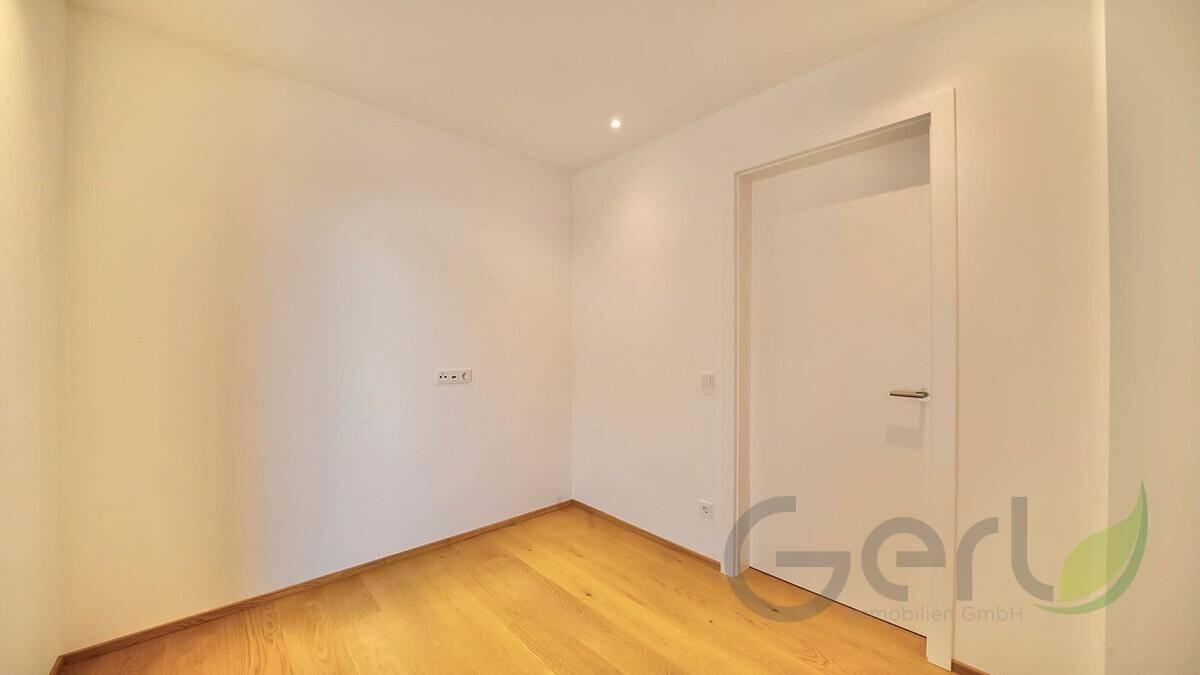 Kinderzimmer / Büro KI