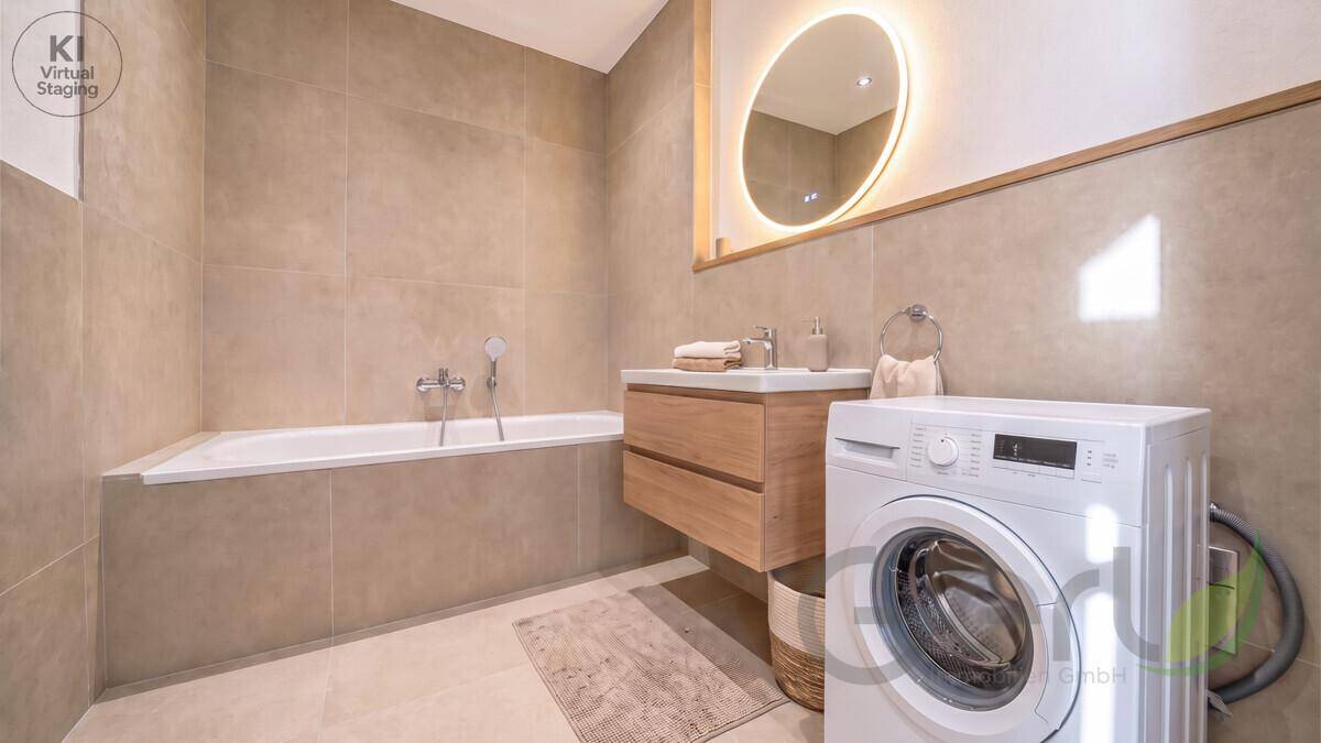Modernes Badezimmer mit Badewanne, Waschbeckenunterschrank und integrierter Waschmaschine.