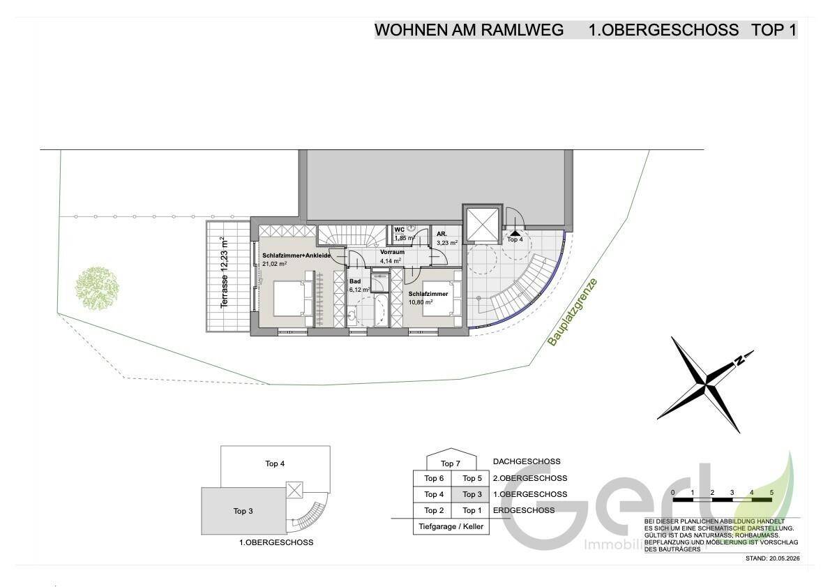 Grundriss des ersten Obergeschosses mit zwei Schlafzimmern, Bad, WC und großer Terrasse.