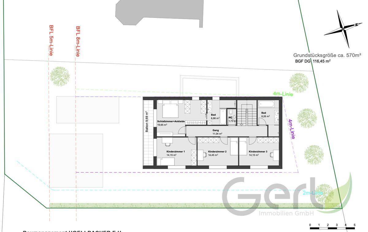 Grundriss des Dachgeschosses mit Schlafzimmern, zwei Bädern und Zugang zu einem Balkon.