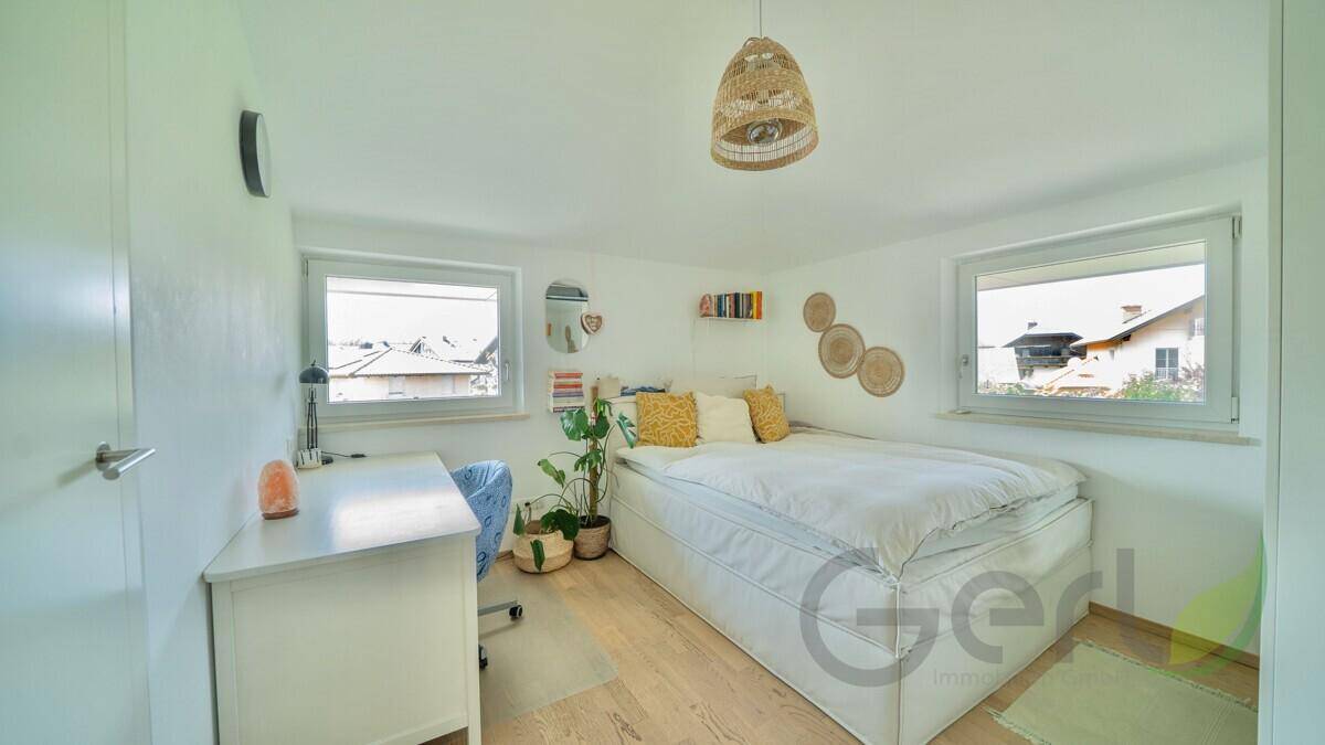 Schlafzimmer 1