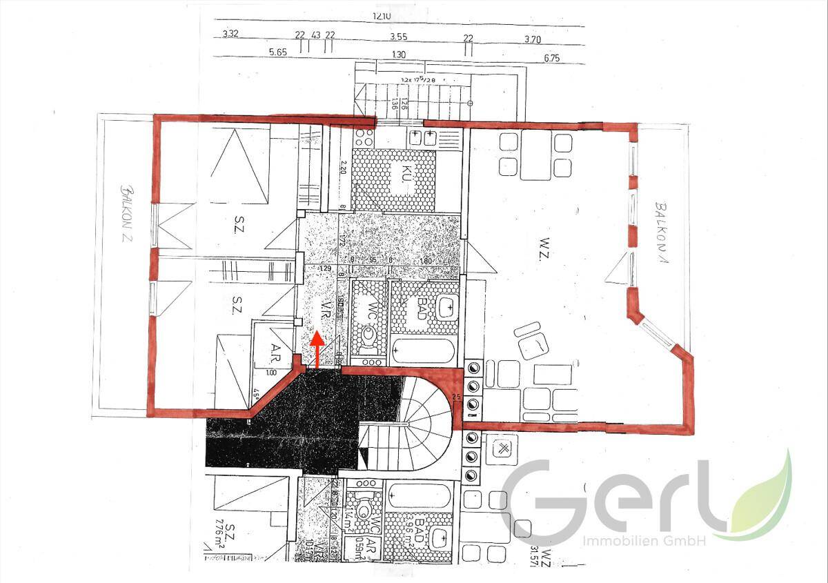 Detaillierter Grundriss einer Wohnung mit mehreren Schlafzimmern, zwei Bädern, separatem WC und zwei Balkonen. Eine interne Treppe ist ebenfalls eingezeichnet.