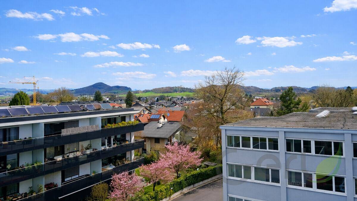 Großzügige 3-Zimmer-Wohnung mit Loggia und viel Potenzial - Ansicht 2