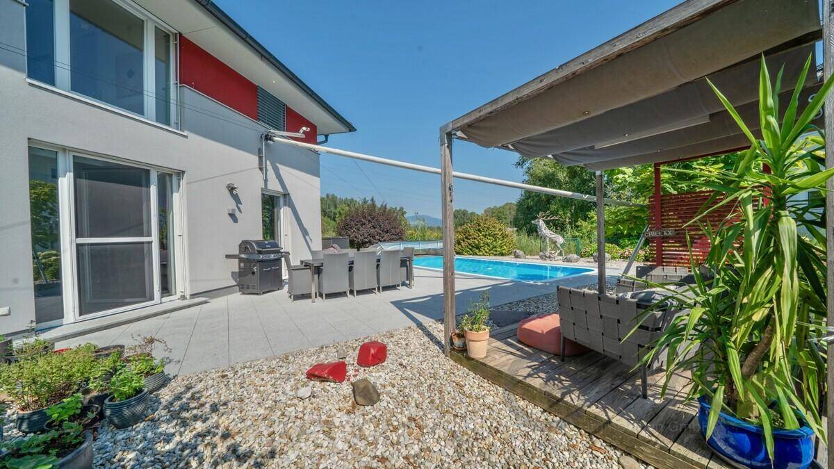 Terrasse mit Pergola