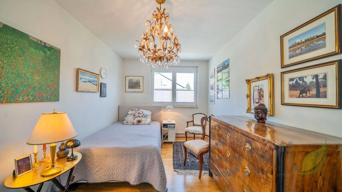 Schlafzimmer 1