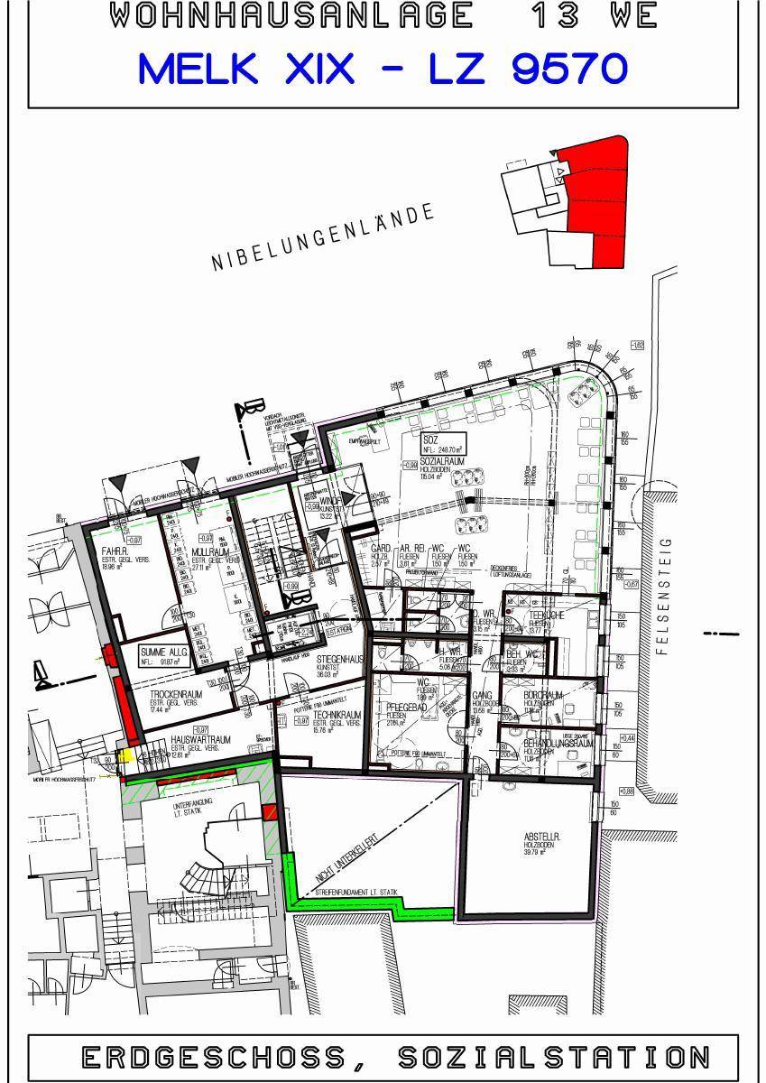 Detaillierter Grundriss des Erdgeschosses einer Wohnhausanlage mit verschiedenen Räumen und Zugängen.