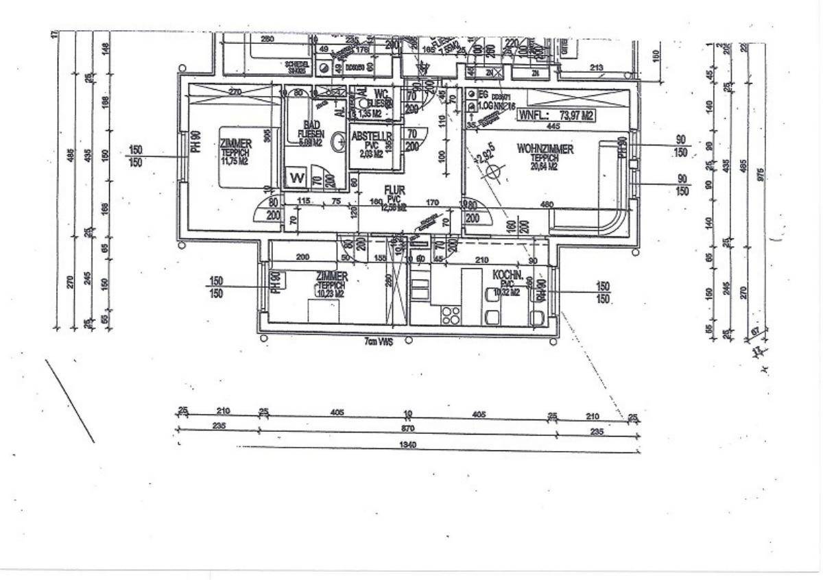 Detaillierter Grundriss einer Wohnung mit Wohnzimmer, Küche, Schlafzimmern und Terrasse.
