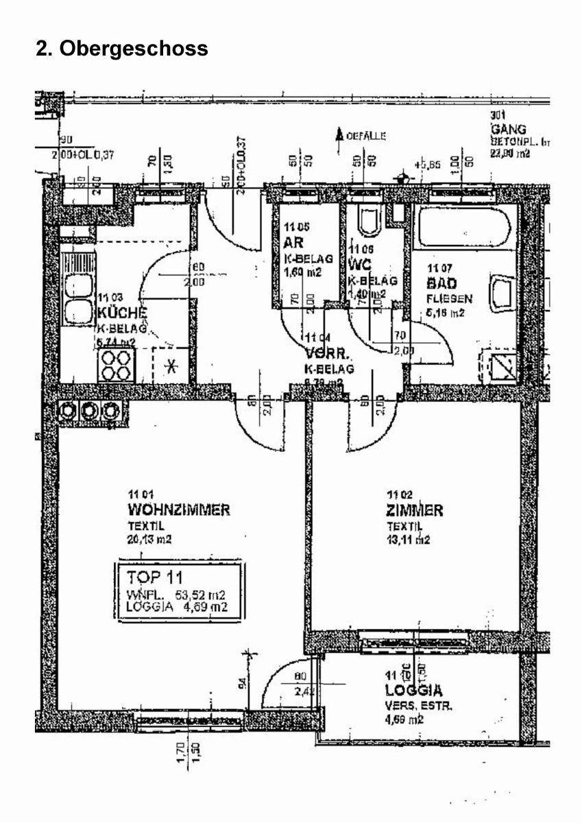 Detaillierter Grundriss einer Obergeschosswohnung mit separater Küche, Bad und Loggia.