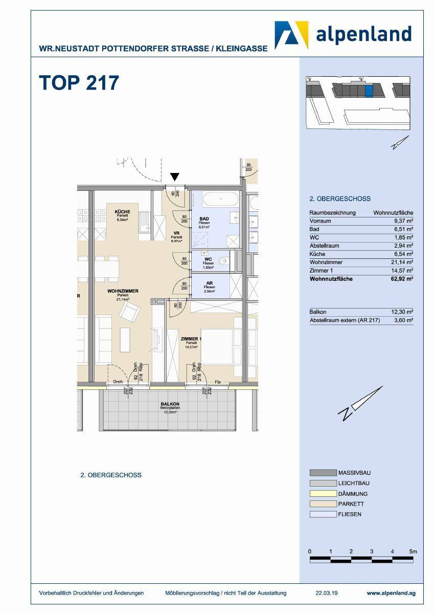 Grundriss der Wohnung TOP 217 im zweiten Obergeschoss mit Balkon und klarer Raumaufteilung.