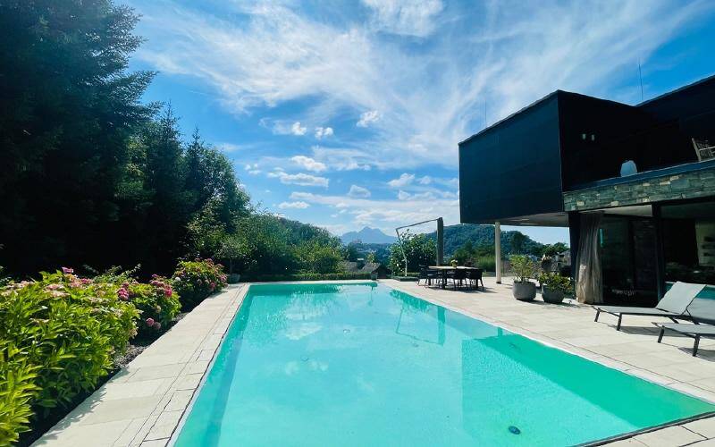 Architektenvilla-Salzburg-Aigen-Terrasse-Pool