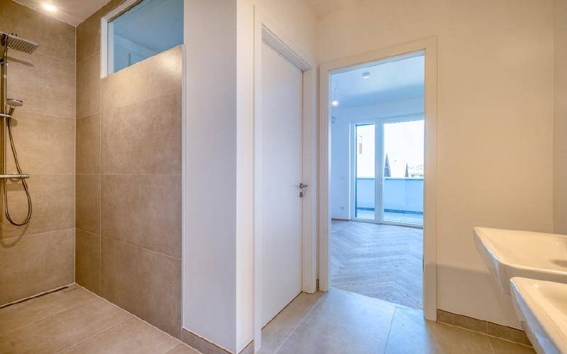 Penthouse-Salzburg-Gneis-Badezimmer