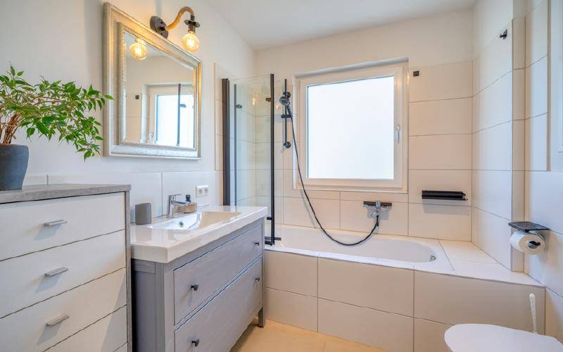 Dachmaisonette-Salzburg-Schallmoos-Badezimmer