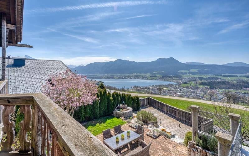 Bauernhaus-Mondsee-Balkon-Ausblick