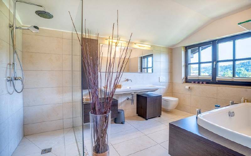 HP7-Einfamilienhaus-Hallein-Badezimmer