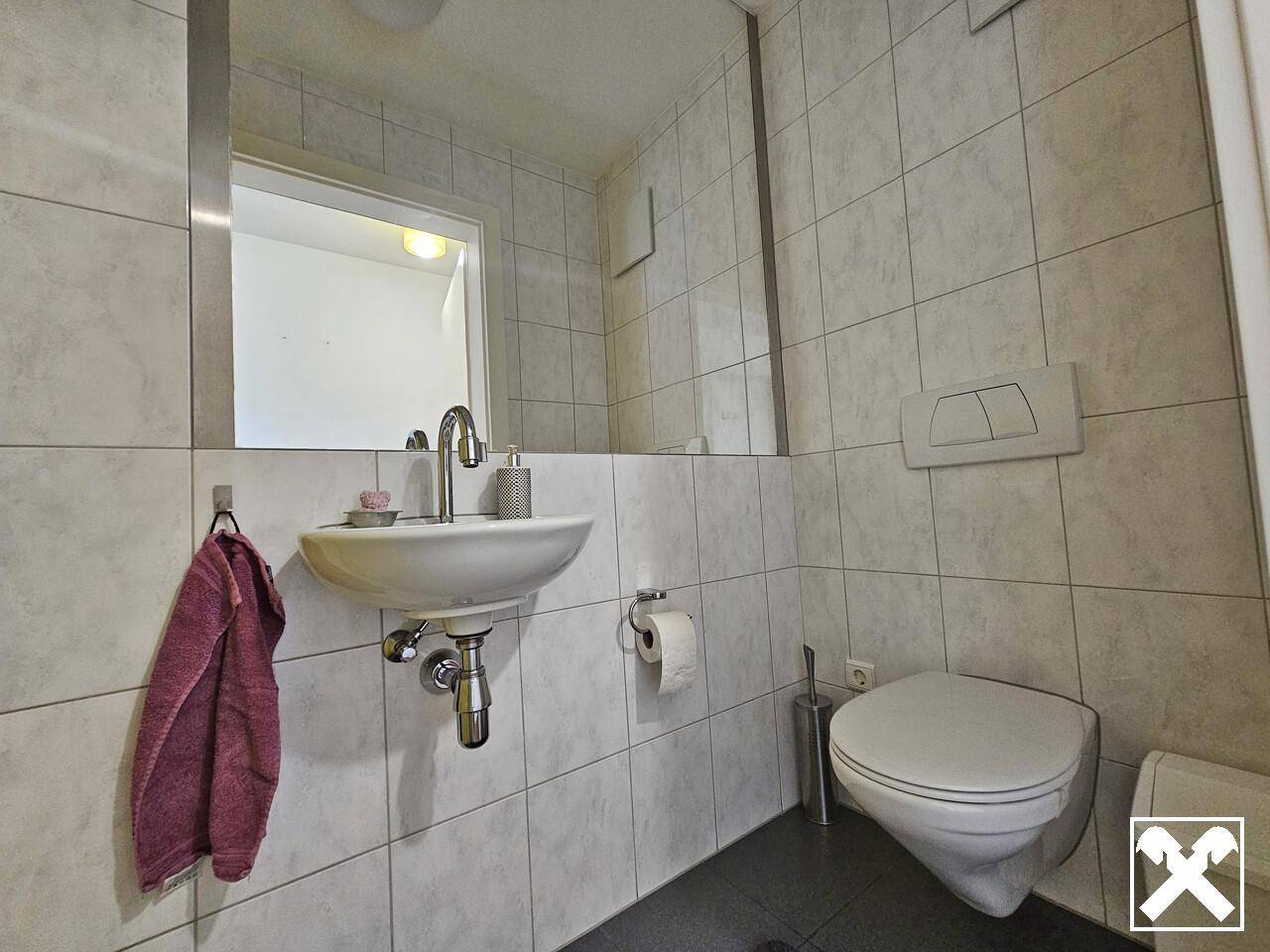 separates WC