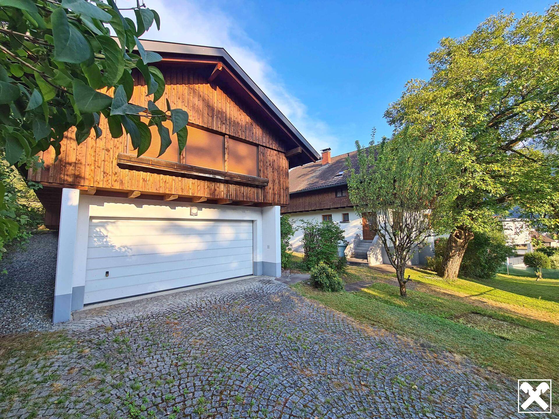 Außenansicht Haus/Garage