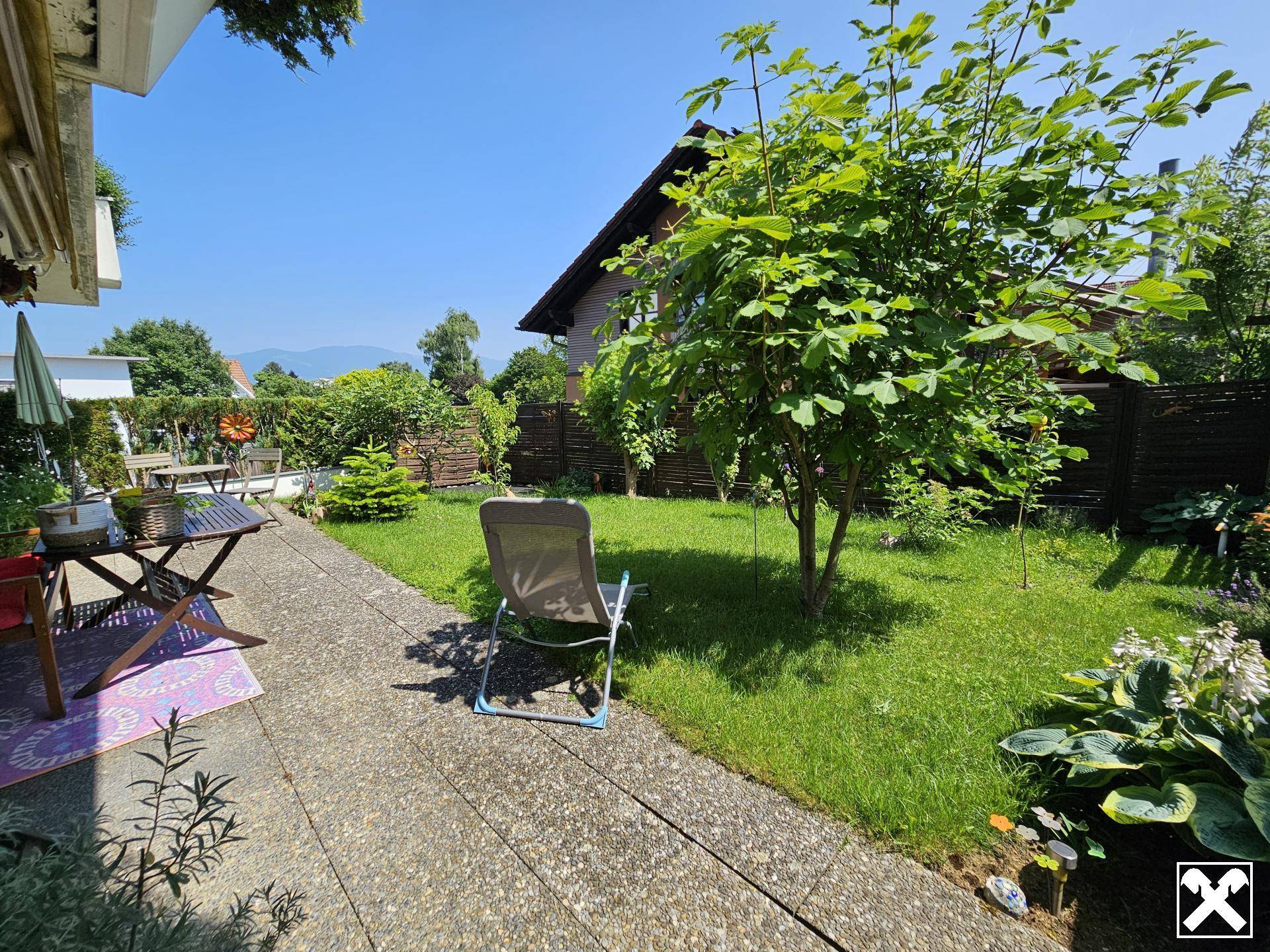 Terrasse mit Garten
