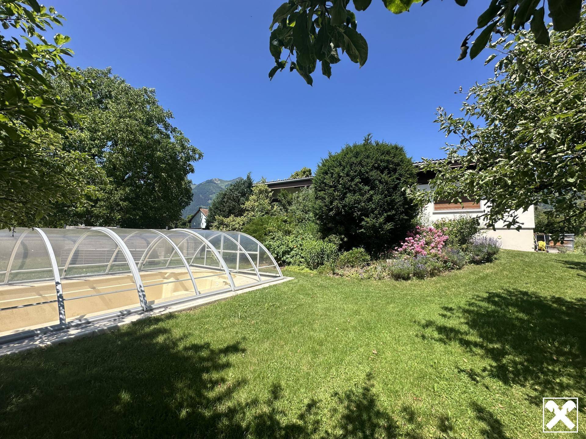Garten mit Pool