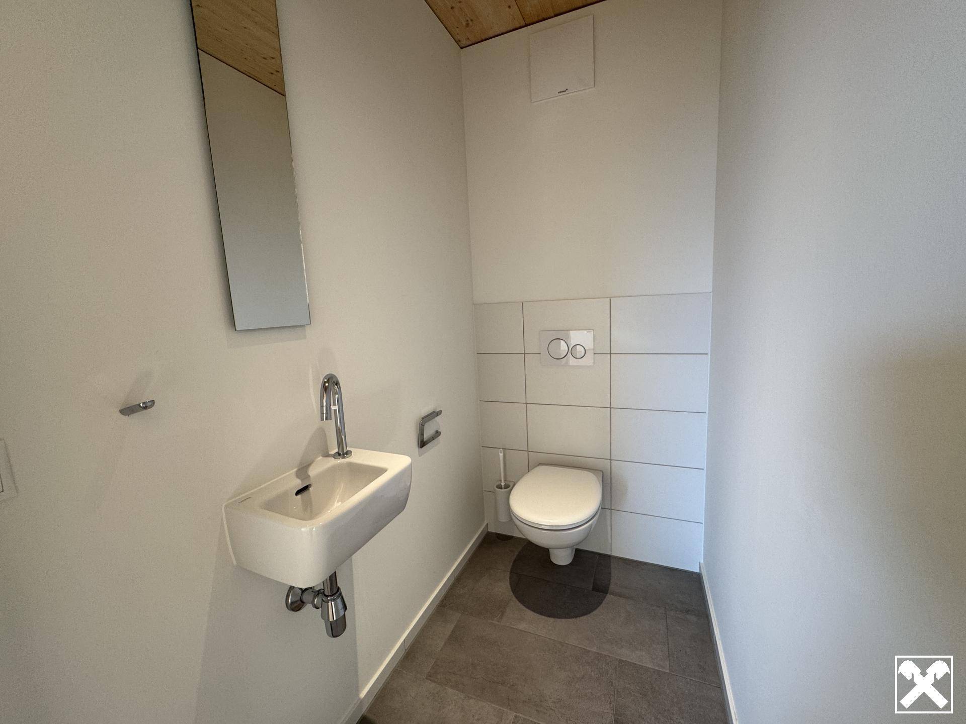 separates WC