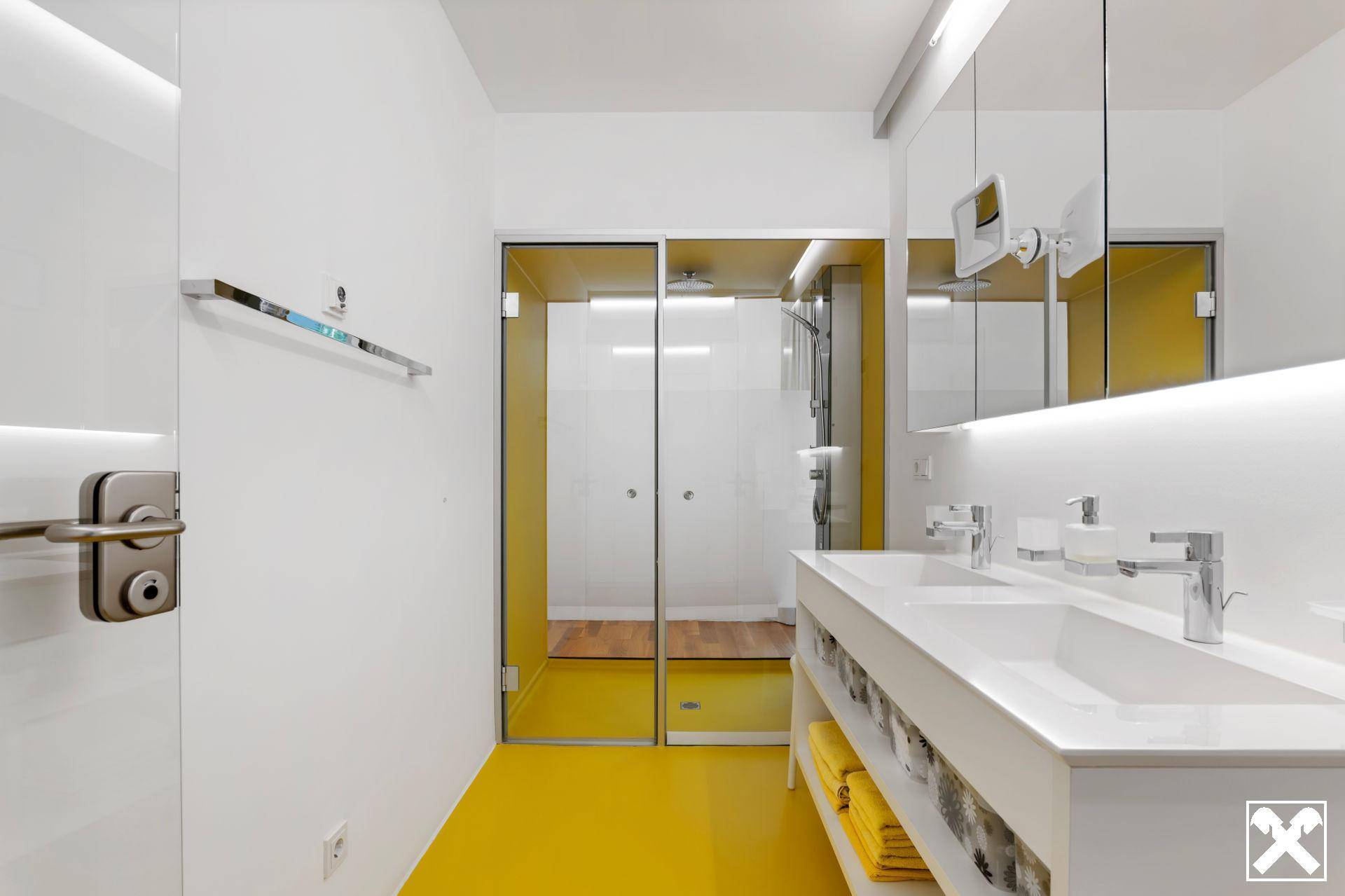 Badezimmer mit Dampfdusche W2