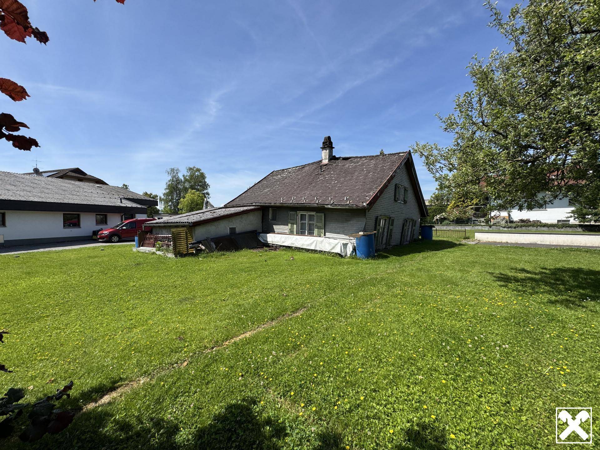 Sonniges Baugrundstück mit abbruchreifem Bestand - Ansicht 2