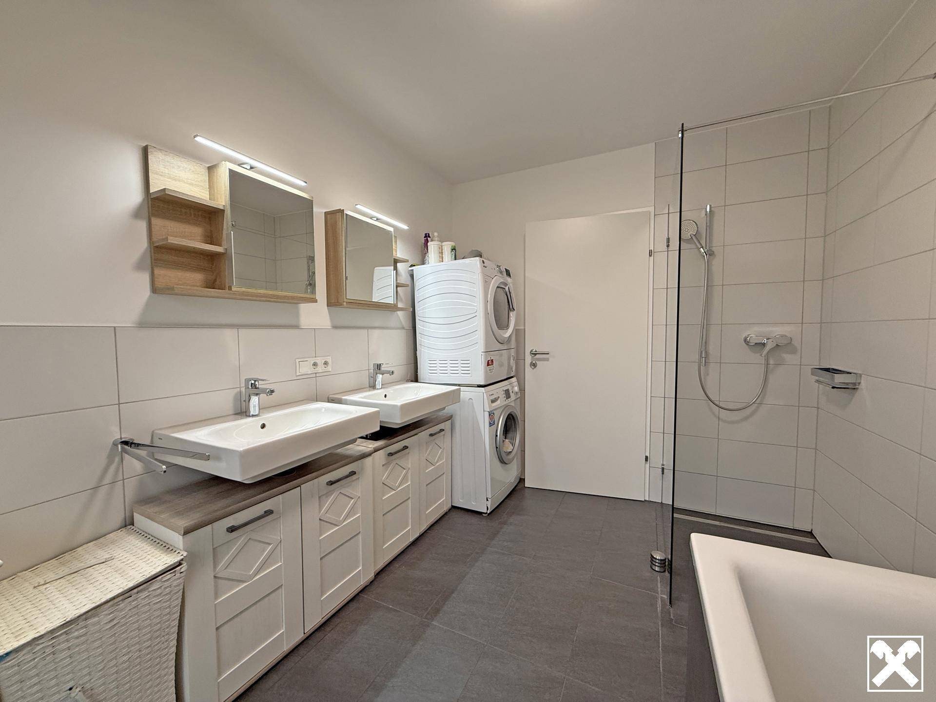Sonnige 3 Zimmer Terrassenwohnung! – další
