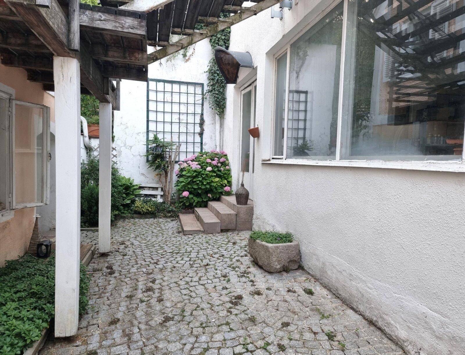 Markthaus mit Gewerbefläche und großzügigem Wohnbereich im Zentrum - Ansicht 2