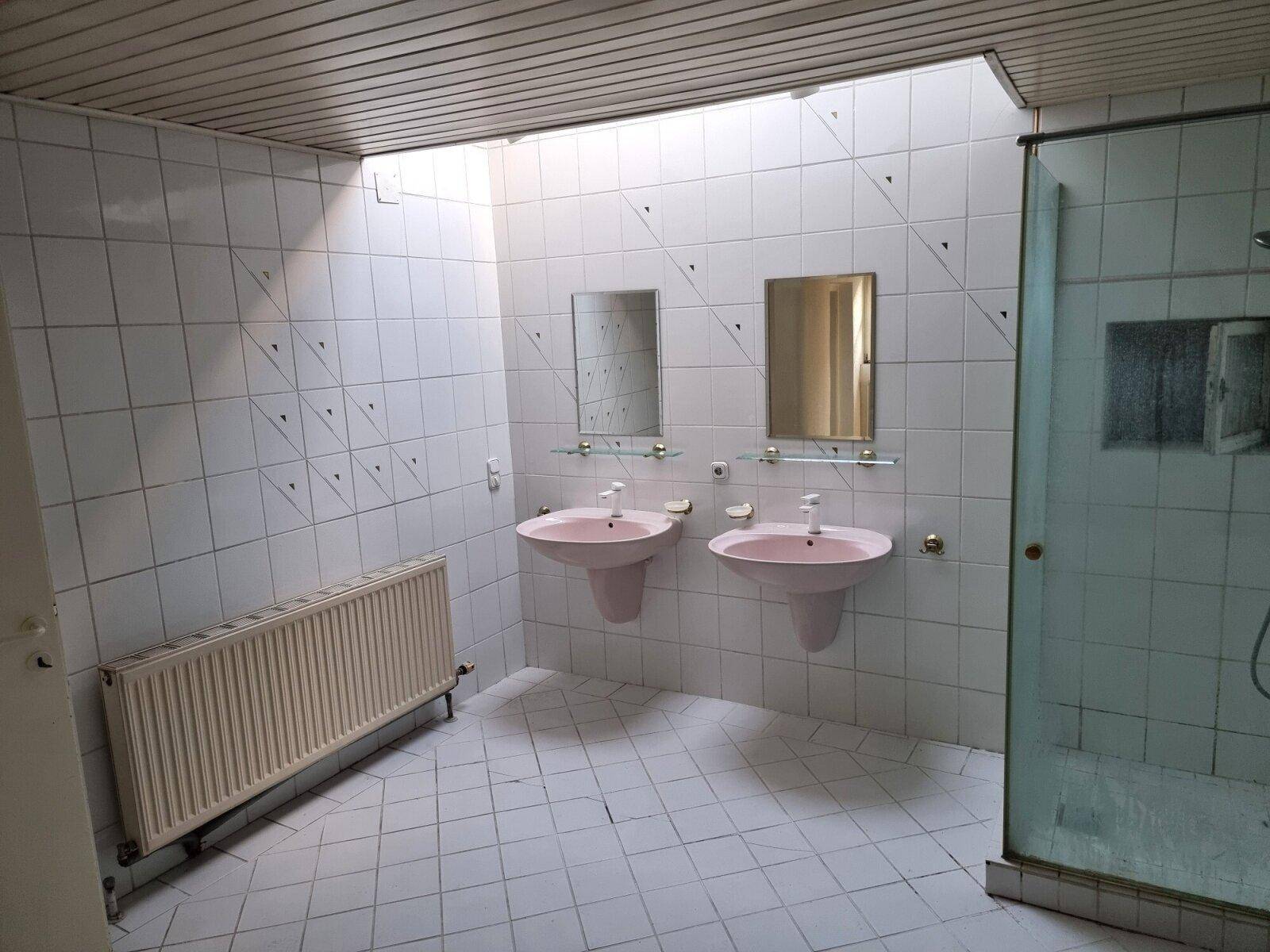 Markthaus mit Gewerbefläche und großzügigem Wohnbereich im Zentrum - Mehr