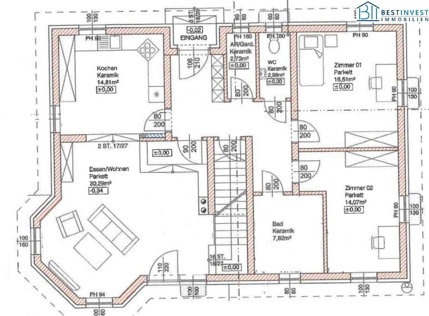 Grundriss des Erdgeschosses mit Küche, Wohn-Essbereich und zwei Zimmern.