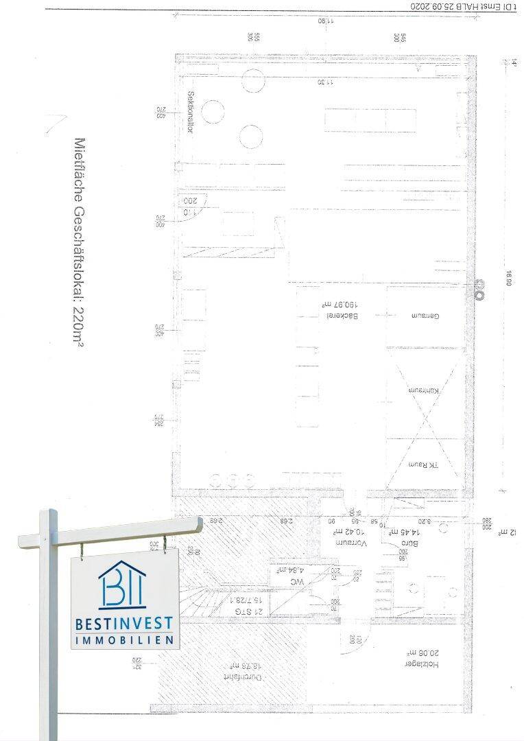 Detaillierter Grundriss einer Geschäftsfläche von 220m² mit Büros, Lager und Garagenbereich.