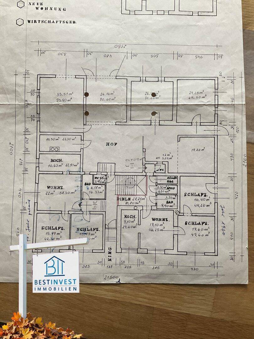 Detaillierter Grundrissplan mit Raumaufteilung und Maßangaben für eine Wohnung.