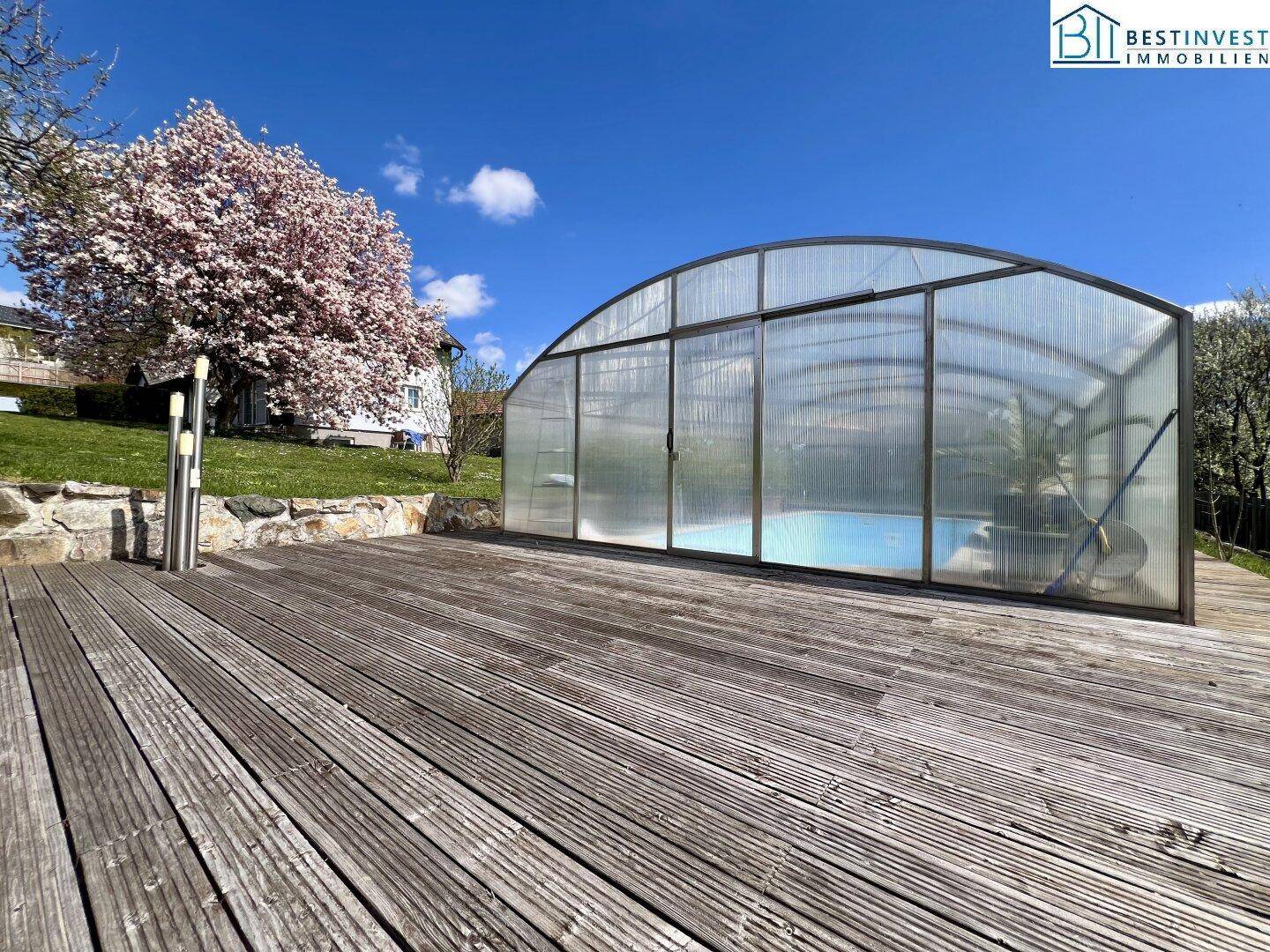Idyllische Ruhelage mit Traumaussicht &amp; Pool - interessant für Bauträger ( 1.300 m² Bauland) - Mehr