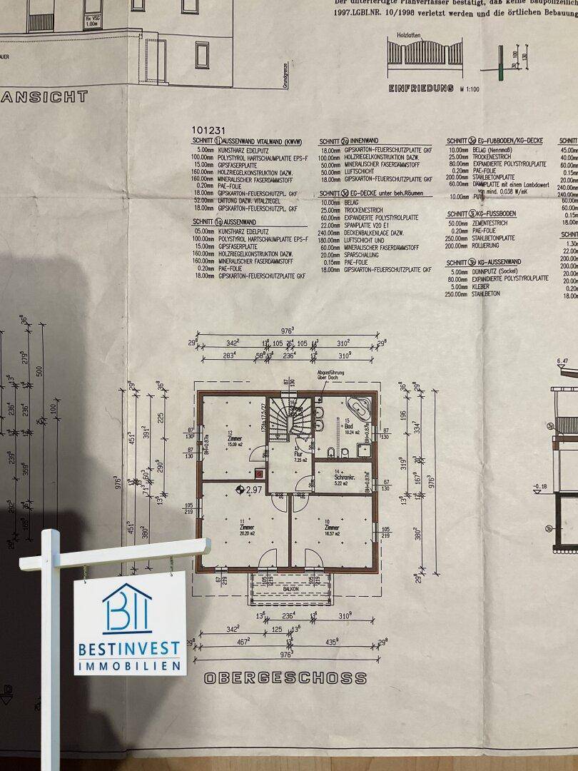 Grundriss des Obergeschosses mit Schlafzimmern und Badezimmer, bietet private Rückzugsorte.