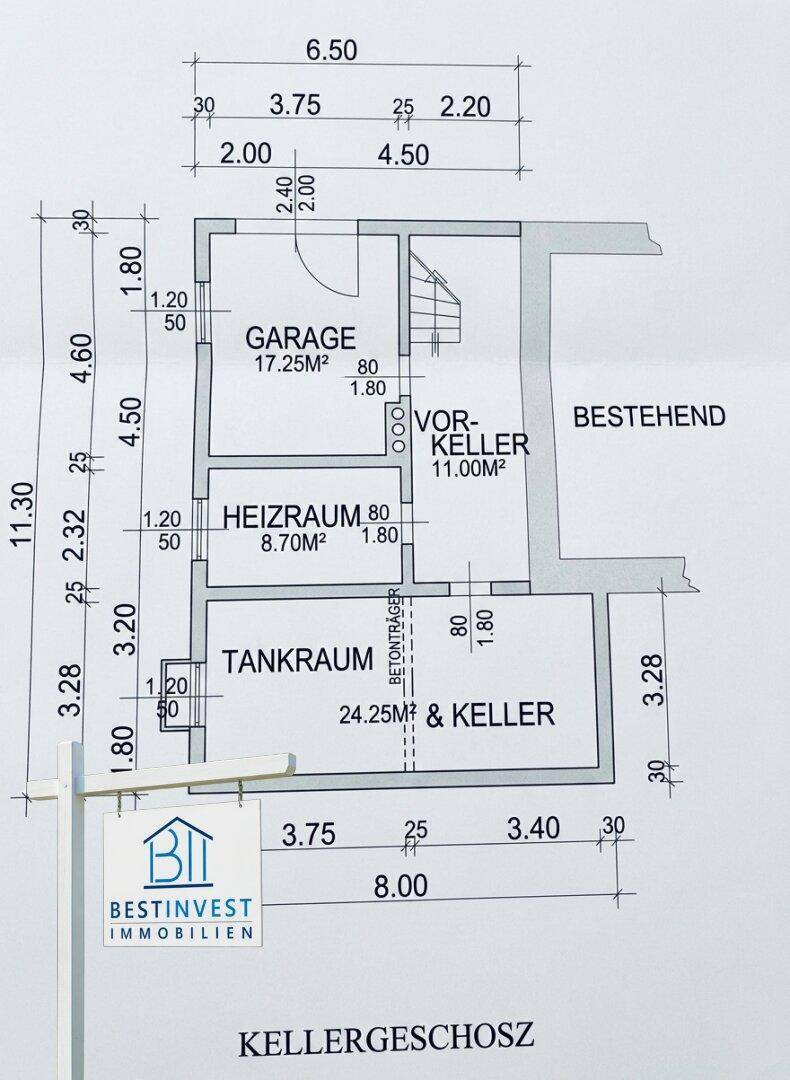 Grundriss des Kellergeschosses mit Garage, Heizraum, Tankraum und Vorkeller.
