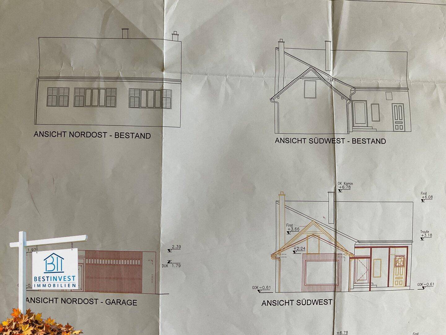 Verschiedene Ansichten des Bestandsgebäudes und der geplanten Garage.