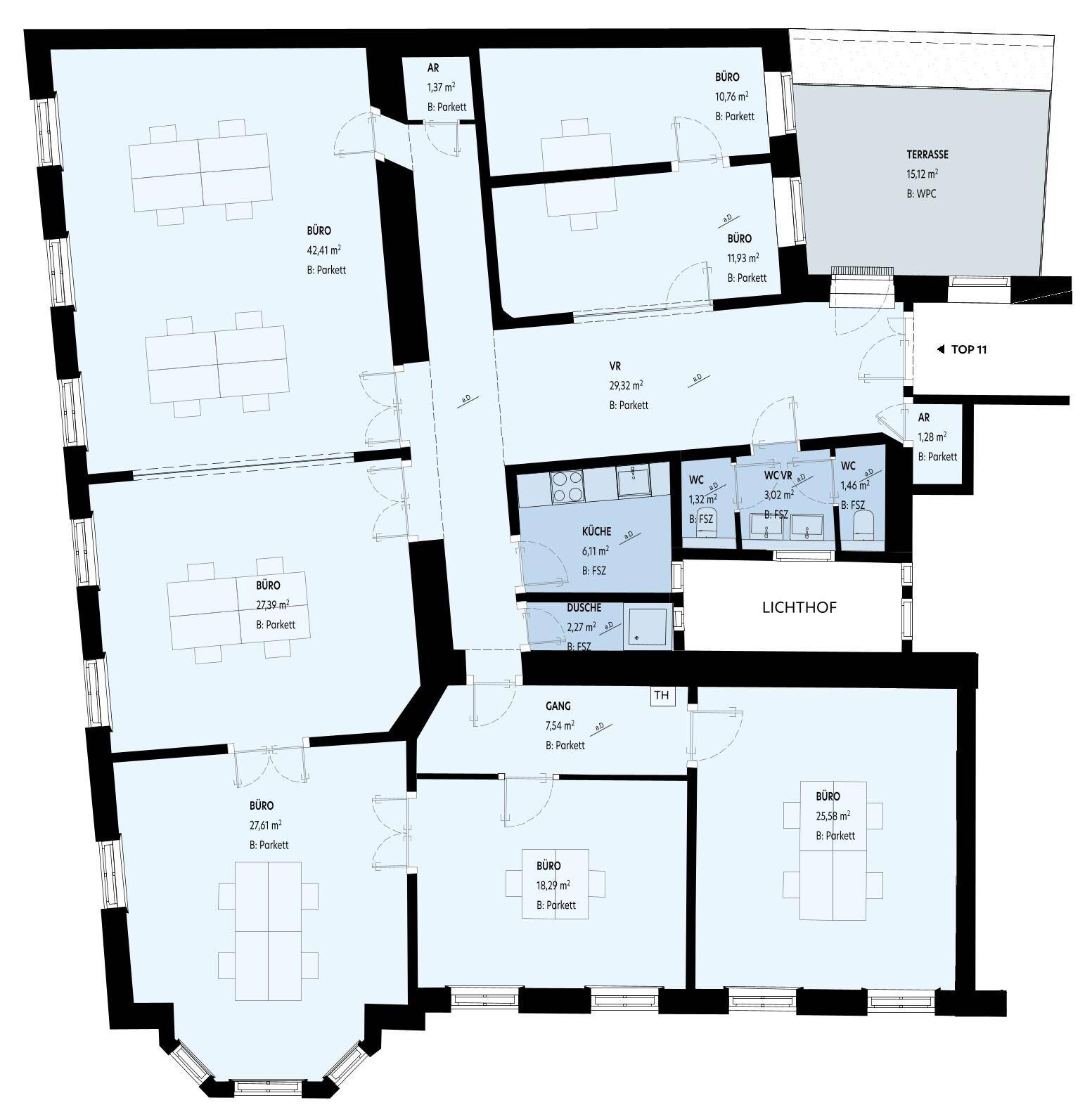 Grundrissplan einer Büroetage mit mehreren Räumen, Küche, Bädern und einer Terrasse.