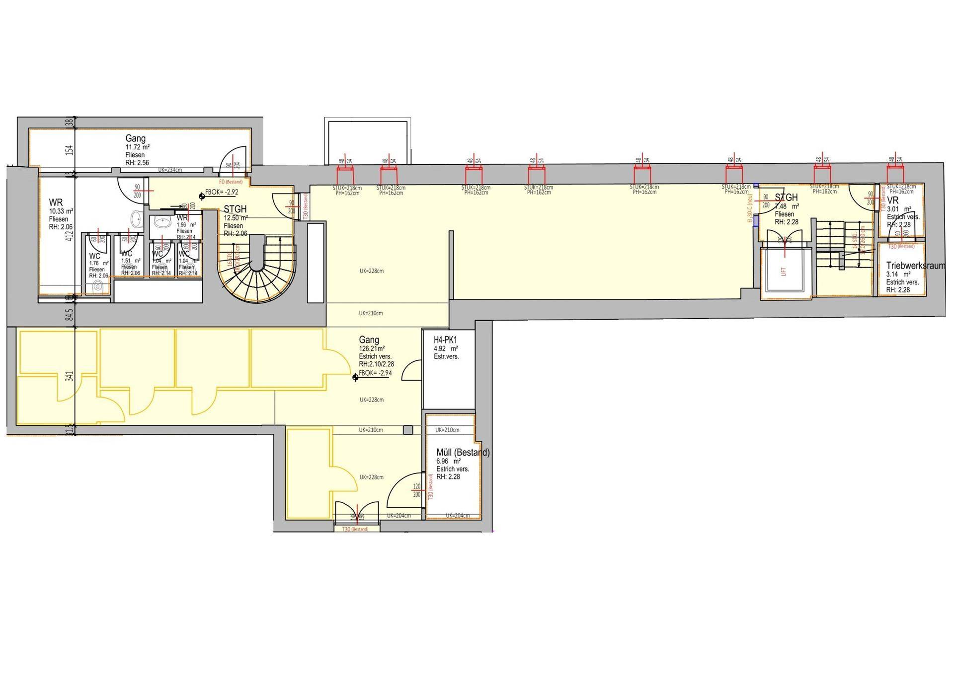 Grundriss eines Geschosses mit mehreren Räumen, Treppenhaus und Sanitäranlagen.