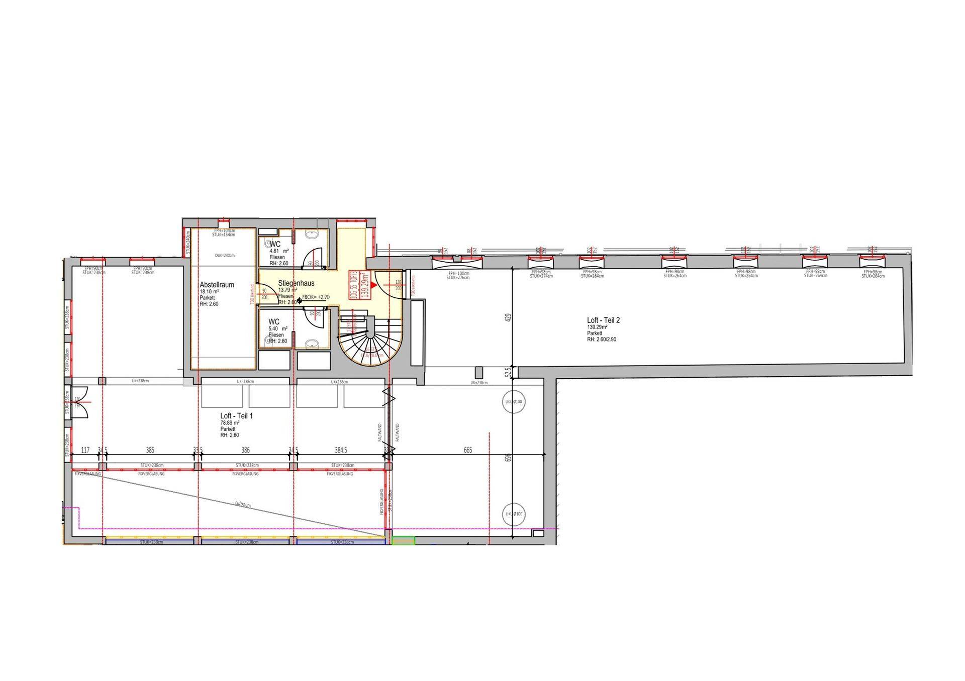 Grundriss eines Loft-Bereichs mit angrenzenden Sanitärräumen und Treppenhaus.