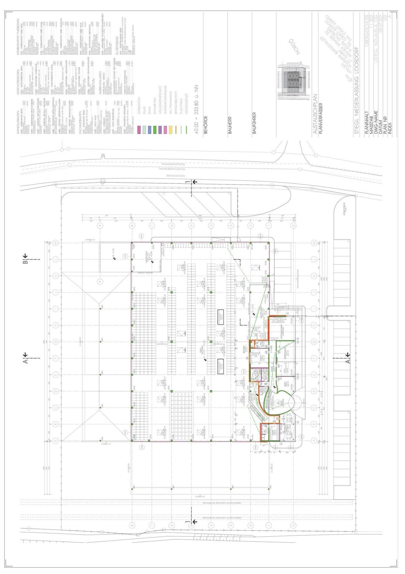 Detaillierter Grundriss des Erdgeschosses mit Büros, Lagerflächen und Parkplätzen.