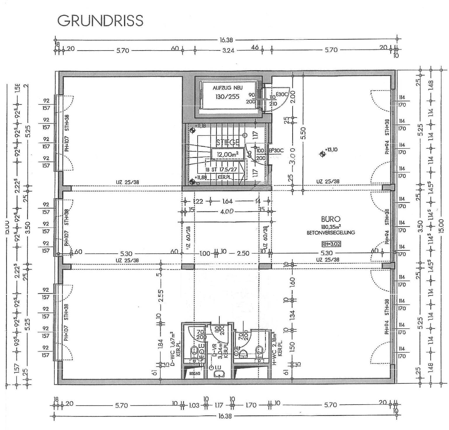 Detaillierter Grundrissplan mit Maßen und der Aufteilung der Büroflächen.