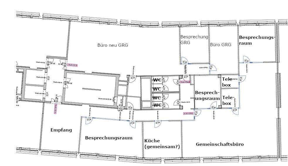 Detaillierter Grundriss einer Büroetage mit verschiedenen Büros, Besprechungsräumen und Sanitäranlagen.