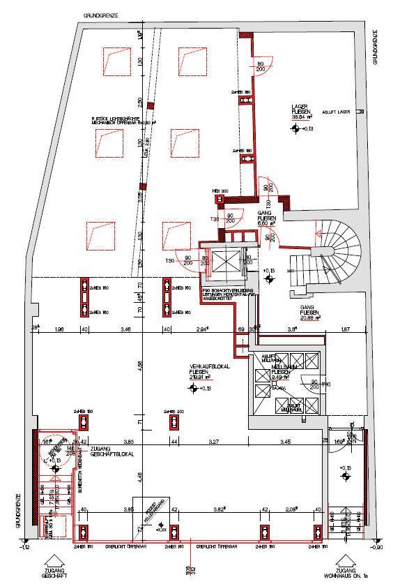 Detaillierter Grundriss eines Geschosses mit verschiedenen Räumen und technischen Installationen.
