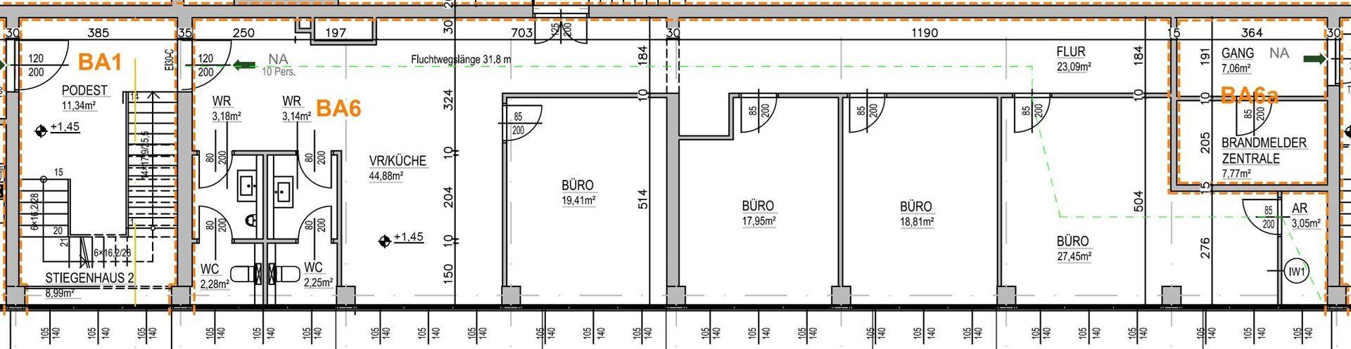 Grundriss zeigt eine Büroetage mit mehreren Büroräumen, einer Teeküche, Toiletten und einem Treppenhaus.