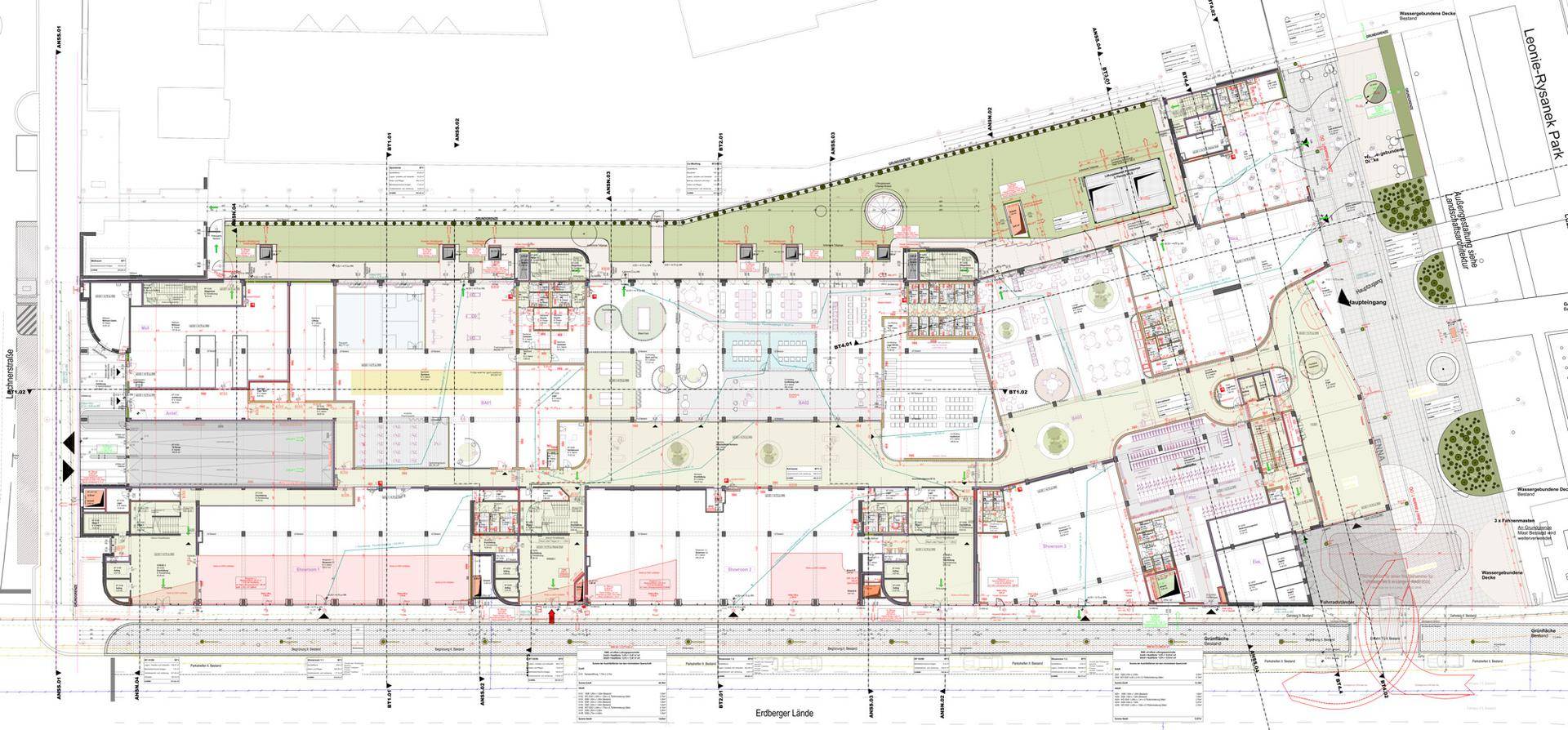 Detaillierter architektonischer Grundriss eines großen Gebäudes mit verschiedenen Funktionsbereichen und Außenanlagen.