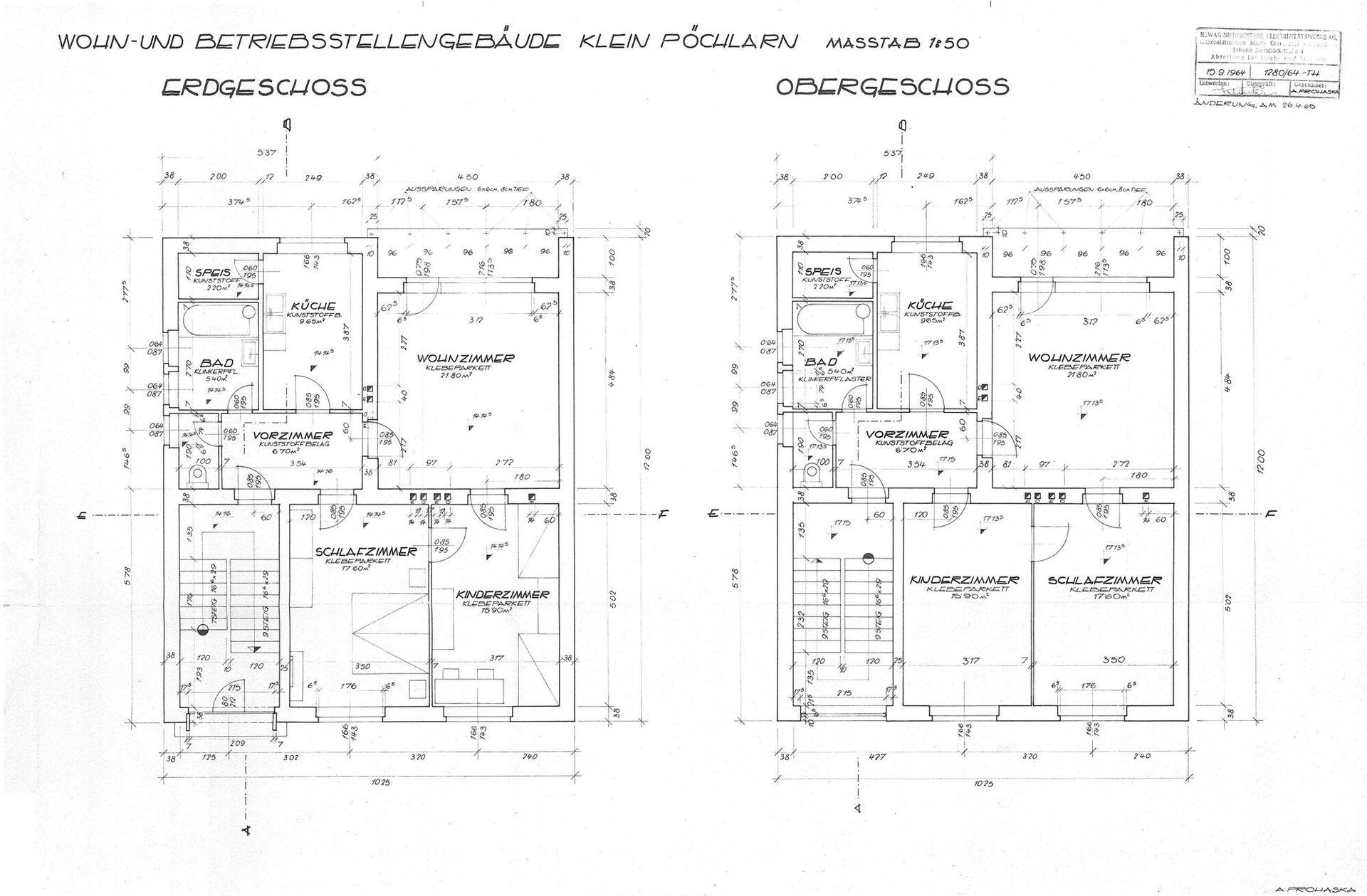 Grundrisse des Erdgeschosses und Obergeschosses mit Aufteilung in Wohn-, Schlaf-, Küchen- und Badbereiche.