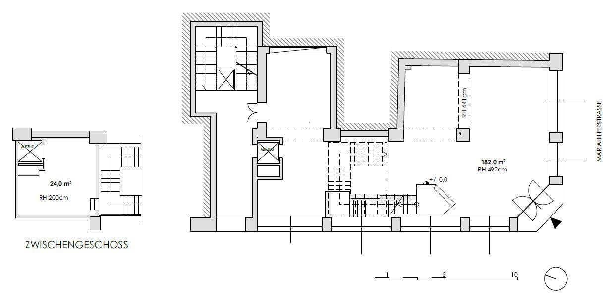 Detaillierter Grundrissplan mit Zwischengeschoss, Treppenhaus und Aufzugsschacht für eine Etage.