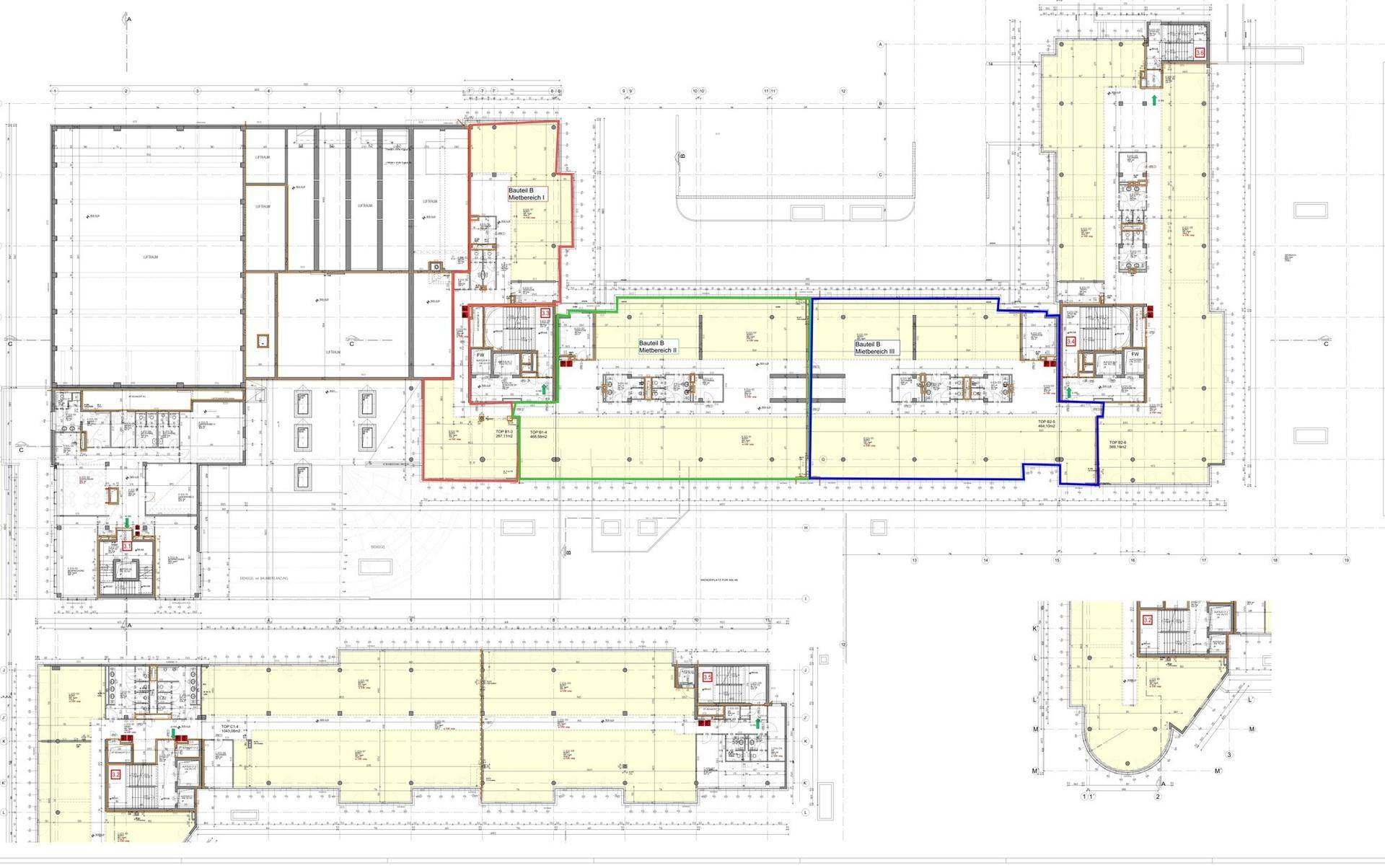 Detaillierter Grundrissplan eines Bürogebäudes mit verschiedenen farblich markierten Bereichen und offenem Layout.