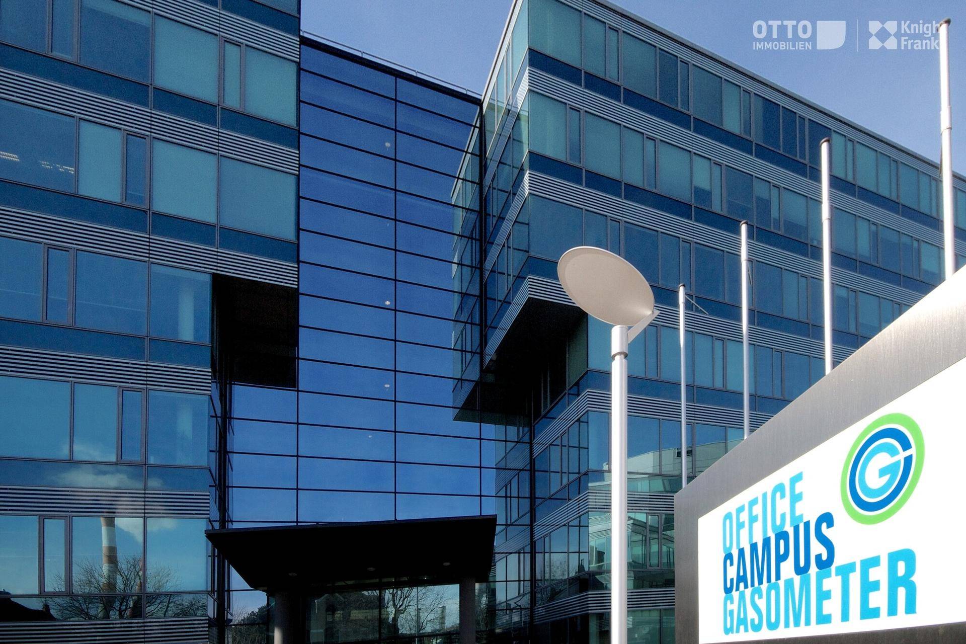 Ansicht eines modernen Bürogebäudes mit spiegelnder Glasfassade und dem Schriftzug "Office Campus Gasometer".