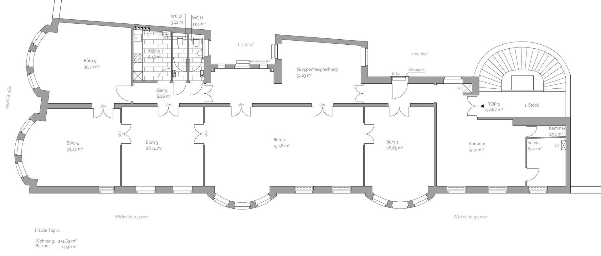 Detaillierter Grundriss einer Etage mit mehreren Büroräumen und einem zentralen Flur.